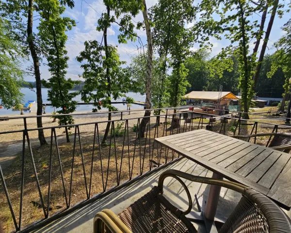 Magic Camping nad jeziorem