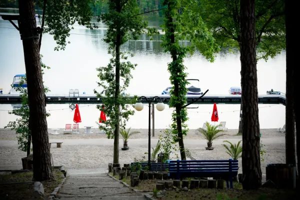 Magic Camping nad jeziorem