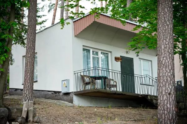 Magic Camping nad jeziorem o zmierzchu