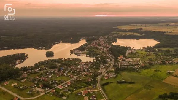 Magic Camping nad jeziorem o zmierzchu