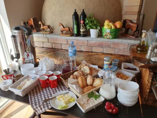 Magic Camping nad jeziorem o zmierzchu