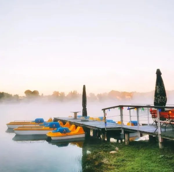 Plaża i pomost nad jeziorem Reczynek w Ośnie Lubuskim